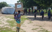 Occupants of the Bitilinyu Camp bring much needed supplies back to camp provided by Concern. Photo: Gavin Douglas/ Concern Worldwide.