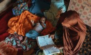 Aminata Abdoulaye (20) and her son Hassane (9 months). They live in the Lacouroussou District. Aminata is married to Agali, a motorcycle taxi driver. They have three children. Photo: Ollivier Girard / Concern Worldwide