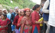 People queuing for tarps in the small village of Talamarang in the Sindhupalchok District. (Photo: Andrea Barrueto/Helvetas)