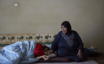 Syrian refugee Fada with her mother Esma.