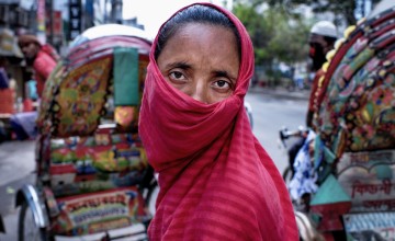 A homeless woman waiting to receive food supply by standing in queue outside a supermarket shop in Dhaka, Bangladesh. Photo: Mohammad Rakibul Hasan / Concern Worldwide.