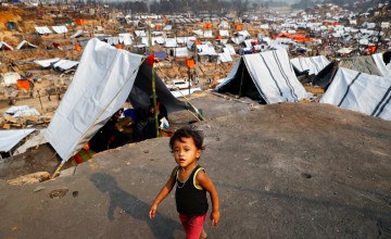 A Rohingya refugee child in a refugee camp