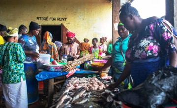 Moyamba Market, Sierra Leone saw lockdowns during 2021 which made the lives of those who buy and sell here, much harder. Gavin Douglas, Concern Worldwide