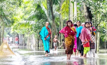 Rising water level in the community during monsoon flood, Bangladesh, 2022. Photo: Practical Action.