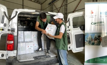 Concern staff unloading truck of supplies in Turkiye