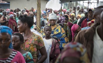 A Concern distribution of tarpaulins to displaced families in Katale, Masisi, DRC. Photo: Kieran McConville / Concern Worldwide