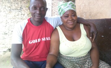 Mohamed and Kadiatu, outside their home in Sierra Leone. Photo by Mabrat Abdulai / Concern Worldwide.