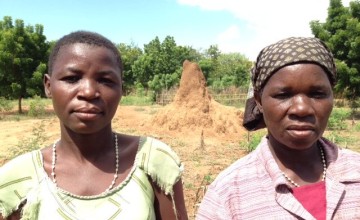 Mary Nsona and Agatha Blam from Jimu village in Nsanje District, Southern Malawi. Photo by Caoimhe Debarra/Concern Worldwide.