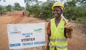 Yasseka Veronique helps to build flood prevention ditches near Kolongo, Central African Republic, funded by USAID. Photo: Concern Worldwide. 