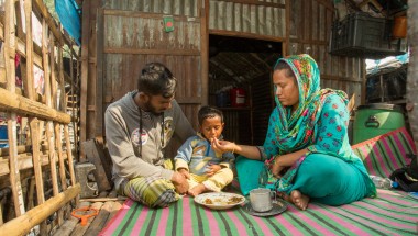 Ismat Ara (26) and Md Salman (28) live in a slum in Tekpara Banasri, Dhaka and are working hard to ensure nutrition for their children. Photo: Emdadul Islam Bitu/Concern Worldwide.