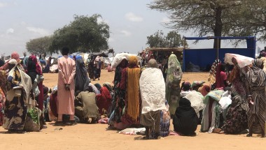 Sudanese refugees in Adré camp, waiting for a WFP food distribution