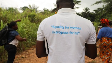 A programme staff member in Sierra Leone promoting gender equality. Photo: Jennifer Nolan / Concern Worldwide.