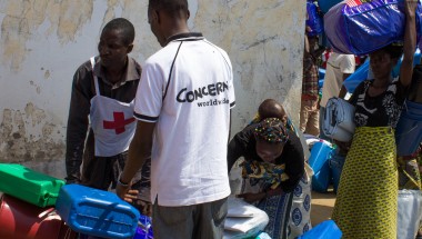 Concern staff distributing non-food item kits to those displaced by the flooding in Gatumba. Photo taken by Irénée Nduwayezu/Concern Worldwide.