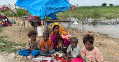 Pakistani people living outdoors due to flooding