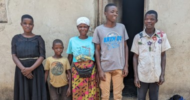 Ndayisenga Evangeline (middle), her husband Hakizimana Désiré (far right), and their three youngest children. Bubanza Province, Burundi. Photo: Mark Furlong/Concern Worldwide