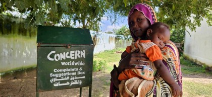 Dahabeeja Hamad holding her son at Concern camp