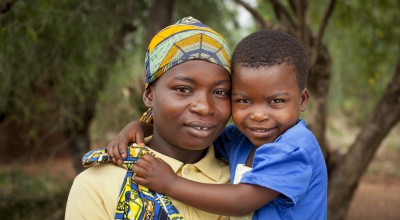 Clotilde Ndayisenga (25) with her daughter Ines Nihorimbere (5) at their home in Rugombo, Cibitoke. Photo: Abbie Trayler-Smith / Concern Worldwide