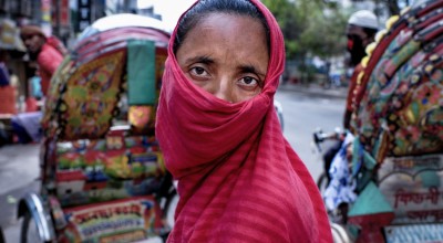 A homeless woman waiting to receive food supply by standing in queue outside a supermarket shop in Dhaka, Bangladesh. Photo: Mohammad Rakibul Hasan / Concern Worldwide.