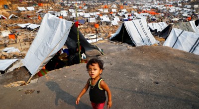 A Rohingya refugee child in a refugee camp