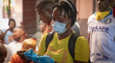 Helen Kermun’s job is normally just to co-ordinate clinics but since she is a qualified health practioner, she can also able to help vaccinate people too. Gavin Douglas, Concern Worldwide.