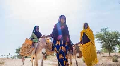 Harta* (60), Hamila* (8), Hdidja* (30) and Fadoul* (7) travel to far distances to find water. This is a daily chore and takes hours from their day.