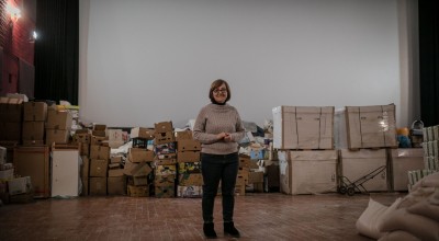 Valentyna is the city hub coordinator. Throughout the last 9 months, the hub (which is a cinema) has served over 250,000 people who have had to leave their homes. Humanitarian aid mainly comprises food items, hygiene items and kits (some of which were part of JERU) and household items such as bedding, duvets, blankets etc. Photo: Simona Supino/Concern Worldwide