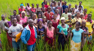 Concern staff and members of a farmer field school in Lofa County, Liberia. Photograph taken by Kieran McConville / Concern Worldwide.