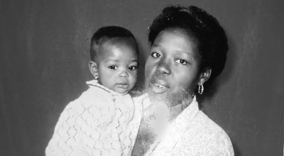 Aline as a child with her mother Marie Ange