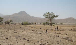 Children walk over agricultural land in Tselmti woreda, Ethiopia. Nothing is growing in the current drought. Photo: David Hunn/Concern Worldwide.